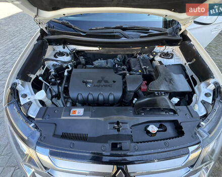 Білий Міцубісі Аутлендер, об'ємом двигуна 2.4 л та пробігом 178 тис. км за 12750 $, фото 57 на Automoto.ua