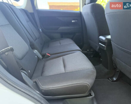 Белый Мицубиси Аутлендер, объемом двигателя 2.2 л и пробегом 240 тыс. км за 17999 $, фото 34 на Automoto.ua