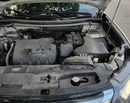 Мицубиси Аутлендер 2016 в Полтаве на Automoto.ua Белый Мицубиси Аутлендер, объемом двигателя 2.36 л и пробегом 240 тыс. км за 14000 $, фото 17 на Automoto.ua