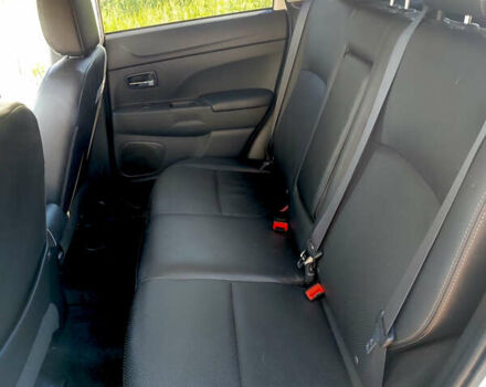 Білий Міцубісі Аутлендер, об'ємом двигуна 2.36 л та пробігом 133 тис. км за 13900 $, фото 5 на Automoto.ua