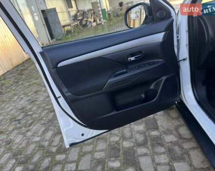 Білий Міцубісі Аутлендер, об'ємом двигуна 2.4 л та пробігом 178 тис. км за 12750 $, фото 36 на Automoto.ua