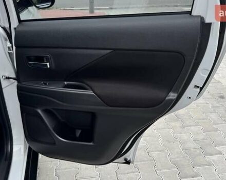 Белый Мицубиси Аутлендер, объемом двигателя 2.2 л и пробегом 199 тыс. км за 17999 $, фото 29 на Automoto.ua