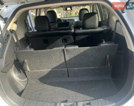 Білий Міцубісі Аутлендер, об'ємом двигуна 3 л та пробігом 157 тис. км за 16900 $, фото 13 на Automoto.ua