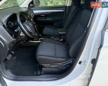 Белый Мицубиси Аутлендер, объемом двигателя 2.2 л и пробегом 240 тыс. км за 17999 $, фото 22 на Automoto.ua