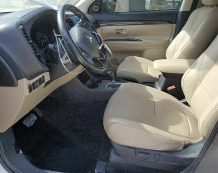 Білий Міцубісі Аутлендер, об'ємом двигуна 3 л та пробігом 177 тис. км за 8900 $, фото 12 на Automoto.ua