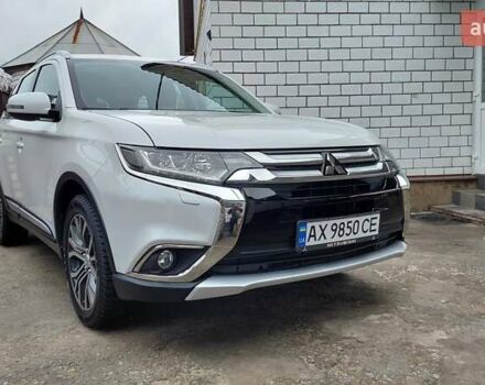 Белый Мицубиси Аутлендер, объемом двигателя 2.35 л и пробегом 127 тыс. км за 19000 $, фото 2 на Automoto.ua