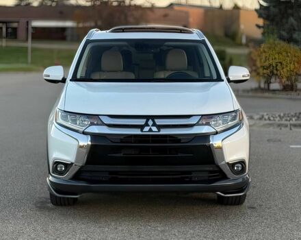 Белый Мицубиси Аутлендер, объемом двигателя 3 л и пробегом 78 тыс. км за 9900 $, фото 1 на Automoto.ua