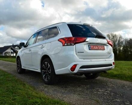 Білий Міцубісі Аутлендер, об'ємом двигуна 2 л та пробігом 164 тис. км за 16900 $, фото 3 на Automoto.ua