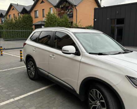 Белый Мицубиси Аутлендер, объемом двигателя 2.36 л и пробегом 134 тыс. км за 18500 $, фото 2 на Automoto.ua