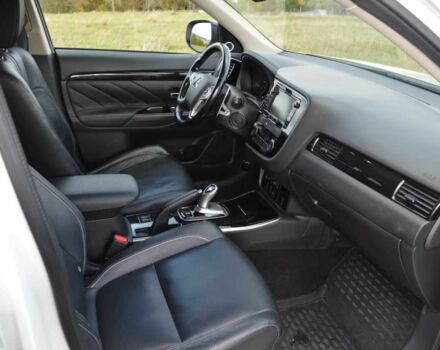 Білий Міцубісі Аутлендер, об'ємом двигуна 2 л та пробігом 164 тис. км за 16900 $, фото 6 на Automoto.ua