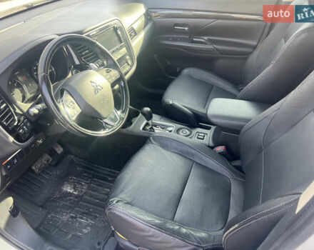 Білий Міцубісі Аутлендер, об'ємом двигуна 3 л та пробігом 157 тис. км за 16900 $, фото 24 на Automoto.ua