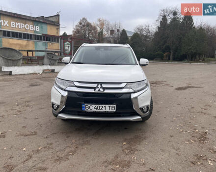 Білий Міцубісі Аутлендер, об'ємом двигуна 2.27 л та пробігом 145 тис. км за 18200 $, фото 1 на Automoto.ua
