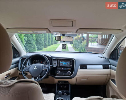 Белый Мицубиси Аутлендер, объемом двигателя 2.4 л и пробегом 145 тыс. км за 14900 $, фото 6 на Automoto.ua