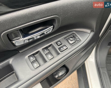 Білий Міцубісі Аутлендер, об'ємом двигуна 2.27 л та пробігом 145 тис. км за 18200 $, фото 13 на Automoto.ua