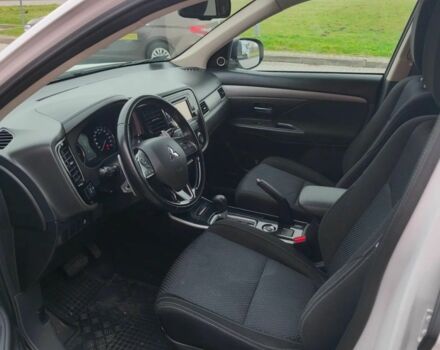 Белый Мицубиси Аутлендер, объемом двигателя 2 л и пробегом 135 тыс. км за 10200 $, фото 12 на Automoto.ua