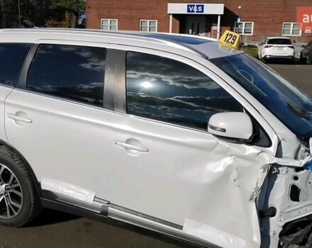 Білий Міцубісі Аутлендер, об'ємом двигуна 3 л та пробігом 177 тис. км за 9000 $, фото 4 на Automoto.ua