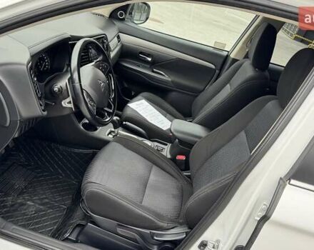 Белый Мицубиси Аутлендер, объемом двигателя 2.2 л и пробегом 199 тыс. км за 17999 $, фото 16 на Automoto.ua