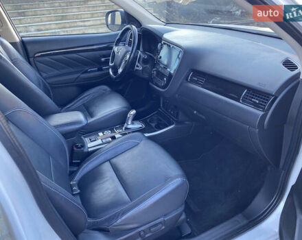 Белый Мицубиси Аутлендер, объемом двигателя 2 л и пробегом 109 тыс. км за 16999 $, фото 9 на Automoto.ua