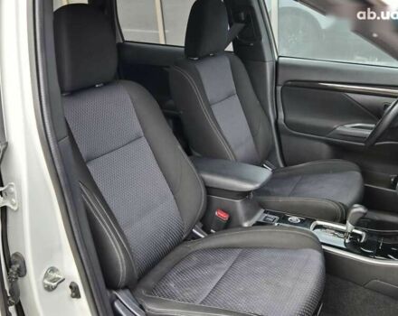 Белый Мицубиси Аутлендер, объемом двигателя 2.4 л и пробегом 115 тыс. км за 19300 $, фото 10 на Automoto.ua