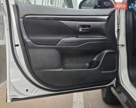 Белый Мицубиси Аутлендер, объемом двигателя 2.4 л и пробегом 115 тыс. км за 19300 $, фото 15 на Automoto.ua