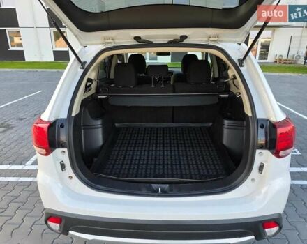 Белый Мицубиси Аутлендер, объемом двигателя 2.36 л и пробегом 230 тыс. км за 15900 $, фото 6 на Automoto.ua