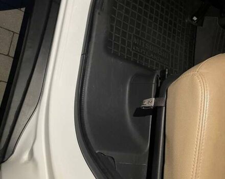 Белый Мицубиси Аутлендер, объемом двигателя 3 л и пробегом 148 тыс. км за 18500 $, фото 13 на Automoto.ua