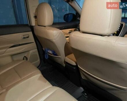 Белый Мицубиси Аутлендер, объемом двигателя 3 л и пробегом 148 тыс. км за 18500 $, фото 10 на Automoto.ua