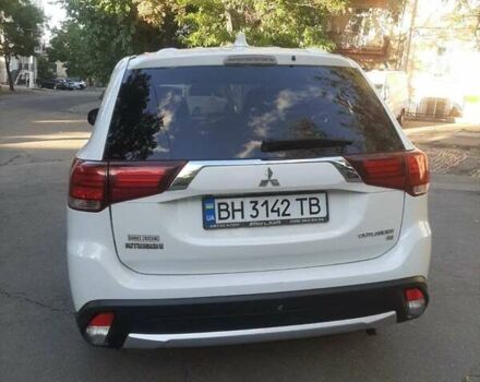 Белый Мицубиси Аутлендер, объемом двигателя 2.36 л и пробегом 90 тыс. км за 15500 $, фото 4 на Automoto.ua