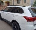 Белый Мицубиси Аутлендер, объемом двигателя 2.4 л и пробегом 103 тыс. км за 19000 $, фото 2 на Automoto.ua