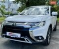 Белый Мицубиси Аутлендер, объемом двигателя 2.36 л и пробегом 147 тыс. км за 15990 $, фото 5 на Automoto.ua