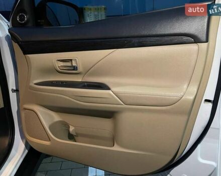 Белый Мицубиси Аутлендер, объемом двигателя 3 л и пробегом 148 тыс. км за 18500 $, фото 8 на Automoto.ua