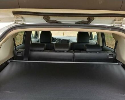 Белый Мицубиси Аутлендер, объемом двигателя 2 л и пробегом 127 тыс. км за 20000 $, фото 15 на Automoto.ua