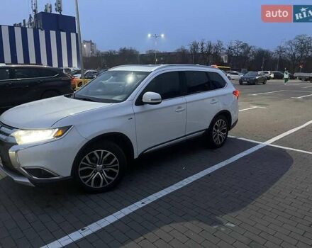 Белый Мицубиси Аутлендер, объемом двигателя 3 л и пробегом 148 тыс. км за 18500 $, фото 3 на Automoto.ua