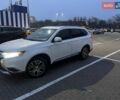 Белый Мицубиси Аутлендер, объемом двигателя 3 л и пробегом 148 тыс. км за 18500 $, фото 3 на Automoto.ua