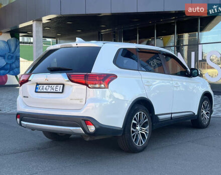 Белый Мицубиси Аутлендер, объемом двигателя 2.4 л и пробегом 210 тыс. км за 13550 $, фото 3 на Automoto.ua