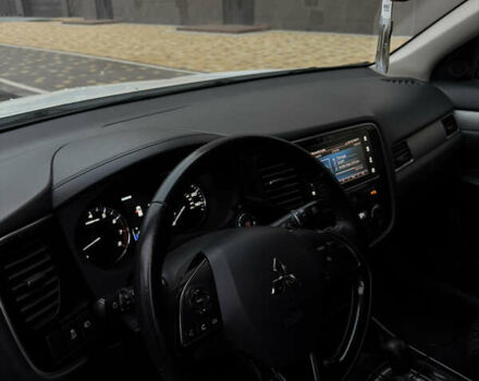 Белый Мицубиси Аутлендер, объемом двигателя 2.4 л и пробегом 53 тыс. км за 16900 $, фото 6 на Automoto.ua