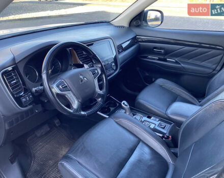 Белый Мицубиси Аутлендер, объемом двигателя 2 л и пробегом 109 тыс. км за 16999 $, фото 3 на Automoto.ua