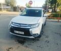 Белый Мицубиси Аутлендер, объемом двигателя 2.4 л и пробегом 70 тыс. км за 17500 $, фото 1 на Automoto.ua