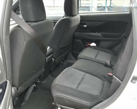 Белый Мицубиси Аутлендер, объемом двигателя 2.4 л и пробегом 115 тыс. км за 19300 $, фото 11 на Automoto.ua