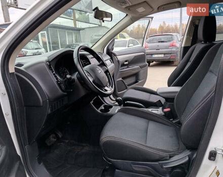 Белый Мицубиси Аутлендер, объемом двигателя 2.4 л и пробегом 225 тыс. км за 10999 $, фото 15 на Automoto.ua