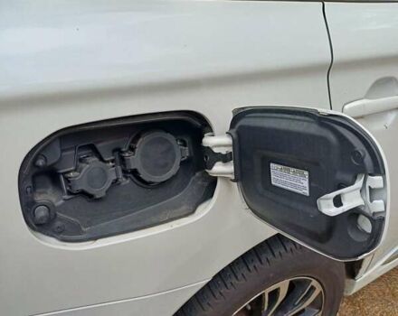 Белый Мицубиси Аутлендер, объемом двигателя 2 л и пробегом 127 тыс. км за 20000 $, фото 12 на Automoto.ua