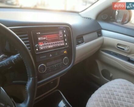 Белый Мицубиси Аутлендер, объемом двигателя 2.36 л и пробегом 90 тыс. км за 15500 $, фото 8 на Automoto.ua