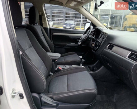 Белый Мицубиси Аутлендер, объемом двигателя 2.4 л и пробегом 225 тыс. км за 10999 $, фото 14 на Automoto.ua