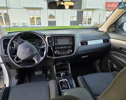 Белый Мицубиси Аутлендер, объемом двигателя 2.36 л и пробегом 230 тыс. км за 15900 $, фото 9 на Automoto.ua