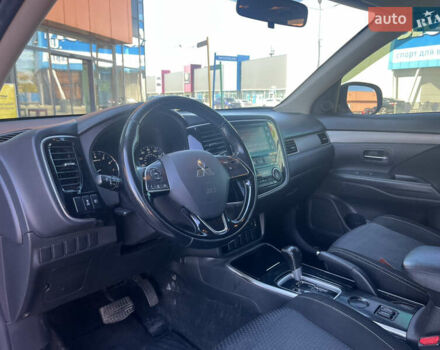 Белый Мицубиси Аутлендер, объемом двигателя 2.4 л и пробегом 210 тыс. км за 13550 $, фото 5 на Automoto.ua