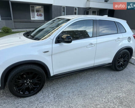 Белый Мицубиси Аутлендер, объемом двигателя 2 л и пробегом 133 тыс. км за 13000 $, фото 10 на Automoto.ua