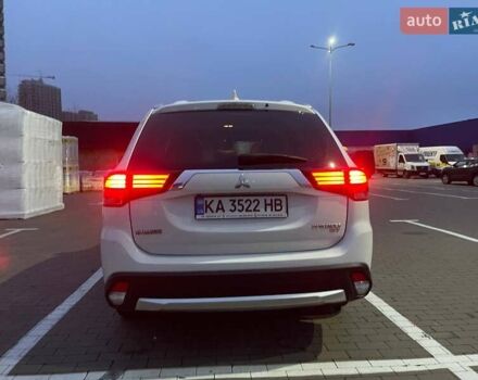 Белый Мицубиси Аутлендер, объемом двигателя 3 л и пробегом 148 тыс. км за 18500 $, фото 1 на Automoto.ua