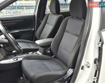 Белый Мицубиси Аутлендер, объемом двигателя 2.4 л и пробегом 115 тыс. км за 19300 $, фото 8 на Automoto.ua