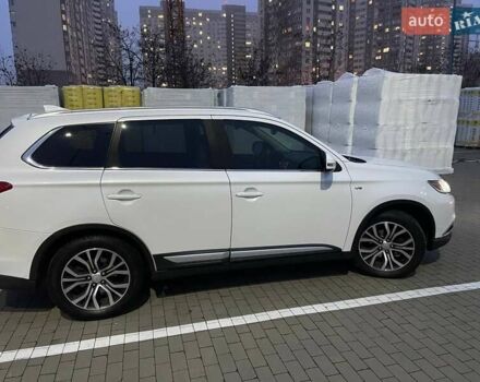 Белый Мицубиси Аутлендер, объемом двигателя 3 л и пробегом 148 тыс. км за 18500 $, фото 5 на Automoto.ua