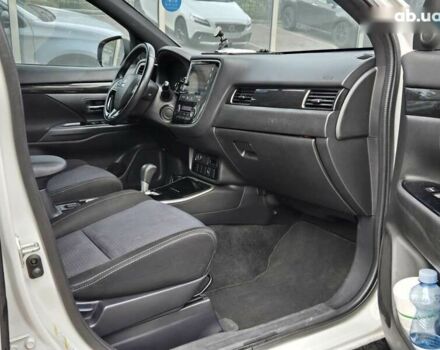 Белый Мицубиси Аутлендер, объемом двигателя 2.4 л и пробегом 115 тыс. км за 19300 $, фото 9 на Automoto.ua